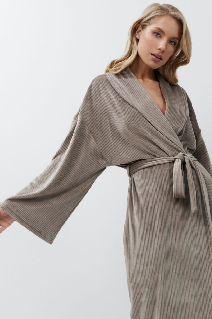 sku: CAPUCINE | Brand: Aruelle  | Size: XSmall Small Medium Large XLarge XXLarge  | Colors: Капучино  | Бренды Aruelle | Домашняя одежда Халаты | Title: Халат CAPUCINE