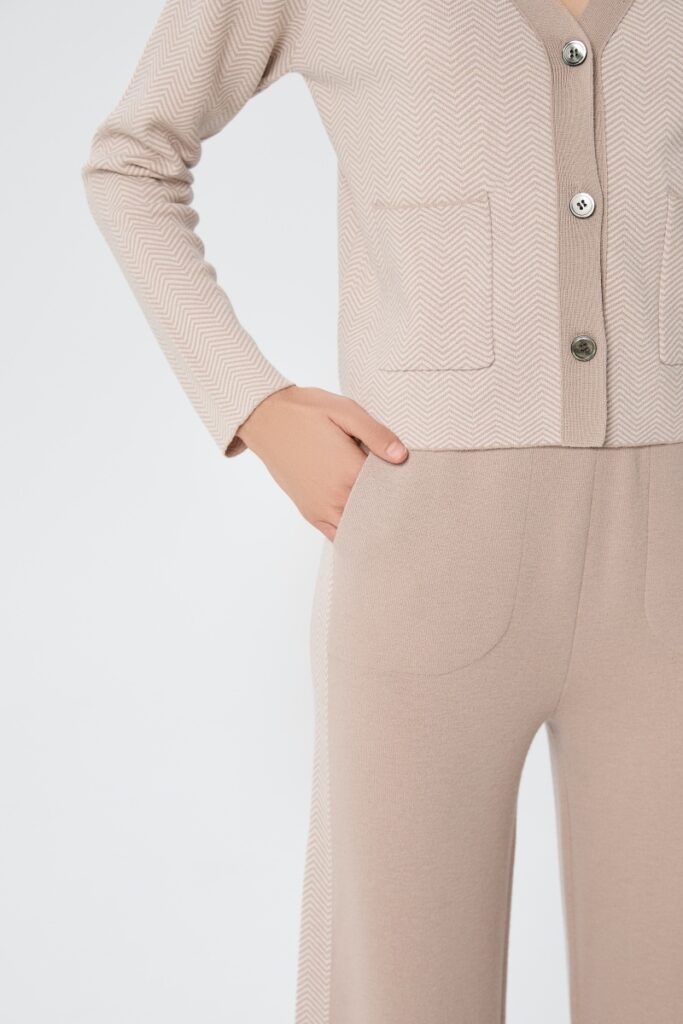 sku: W25-00CH0110 | Brand: Marc Andre  | Size: 36 38 40 42 44 46  | Colors: Бежевый  | Бренды Marc&Andre | Кашемир Брюки | Title: Брюки ETERNAL WAVES