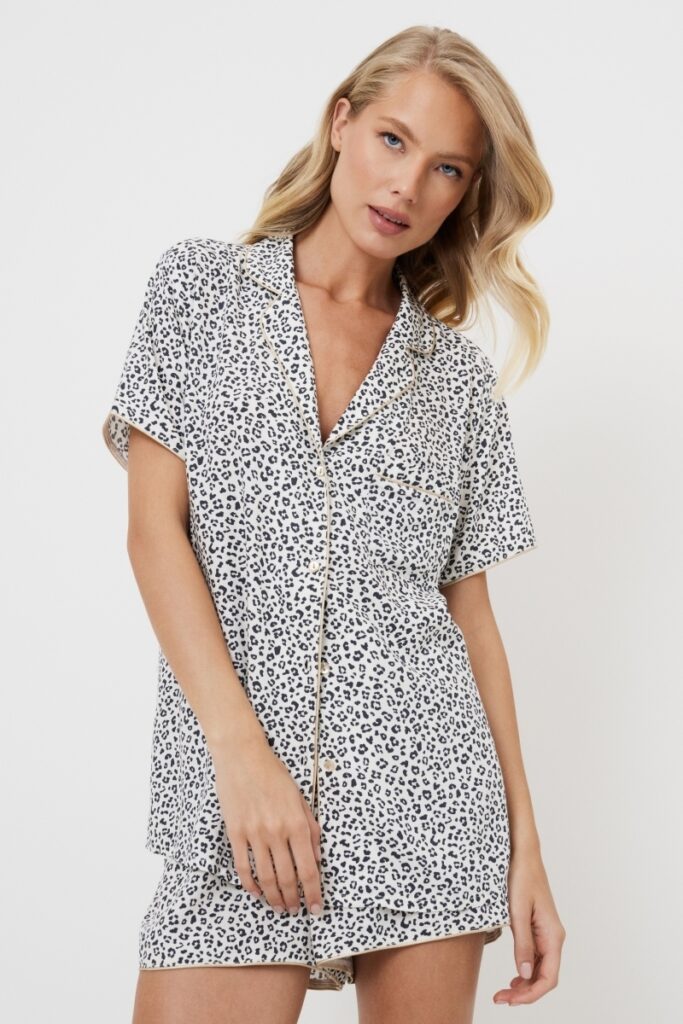 sku: BEATRICH | Brand: Aruelle  | Size: XSmall Small Medium Large XLarge XXLarge  | Colors: Серый  | Бренды Aruelle | Домашняя одежда Пижамы | Title: Пижама с шортами BEATRICH