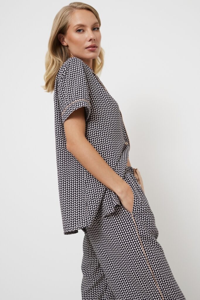 sku: ISOLDA | Brand: Aruelle  | Size: XSmall Small Medium Large XLarge XXLarge  | Colors: Графит  | Бренды Aruelle | Домашняя одежда Пижамы | Title: Пижама с брюками ISOLDA