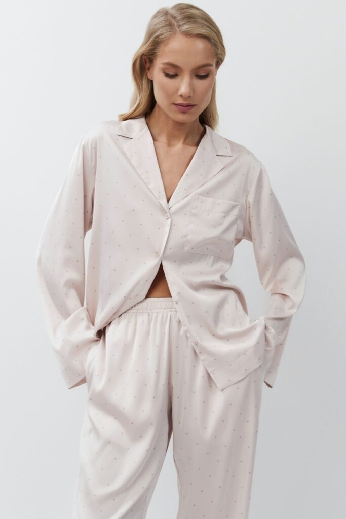 sku: GILIAN | Brand: Aruelle  | Size: XSmall Small Medium Large XLarge  | Colors: Светло-Розовый  | Бренды Aruelle | Домашняя одежда Пижамы | Title: Пижама с брюками GILIAN