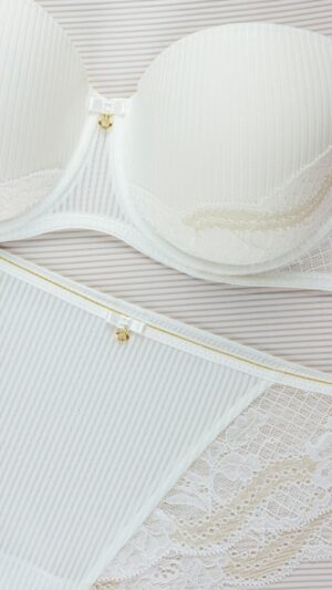 sku: S25-0113-05-BNM-LY | Brand: Marc Andre  | Size: 70 C 70 D 70 E 75 B 75 C 75 D 75 E 80 B 80 C 80 D 80 E 85 B 85 C 85 D 85 E  | Colors: Белый  | Бренды Marc&Andre | Бюстгальтер Нижнее белье Балконет | Title: Бюстгальтер EMBRACING