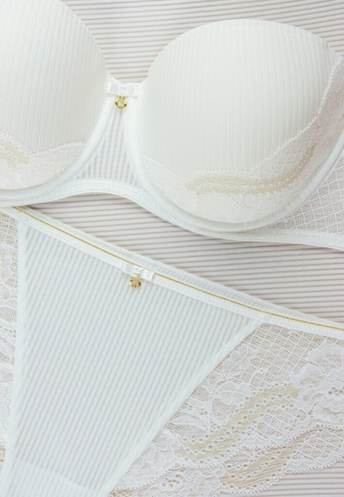 sku: S25-0113-05-BNM-LY | Brand: Marc Andre  | Size: 70 C 70 D 70 E 75 B 75 C 75 D 75 E 80 B 80 C 80 D 80 E 85 B 85 C 85 D 85 E  | Colors: Белый  | Бренды Marc&Andre | Бюстгальтер Нижнее белье Балконет | Title: Бюстгальтер EMBRACING