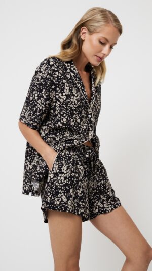 sku: ELAINA | Brand: Aruelle  | Size: XSmall Small Medium Large XLarge XXLarge  | Colors: Черный  | Бренды Aruelle | Домашняя одежда Пижамы | Title: Пижама с шортами ELAINA