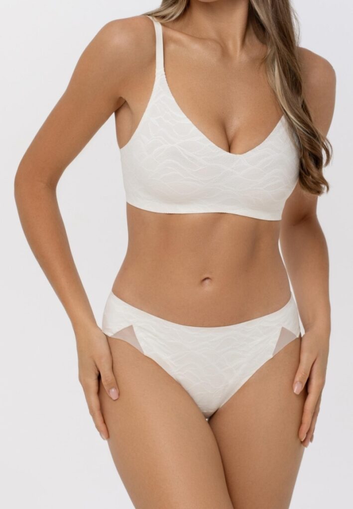 sku: S25-1093-O2-BZO-SZ | Brand: Marc Andre  | Size: 36 38 40 42 44 46  | Colors: Белый  | Бренды Marc&Andre | Трусы Нижнее белье Бразильяна | Title: Бразильяна LACY SKIN