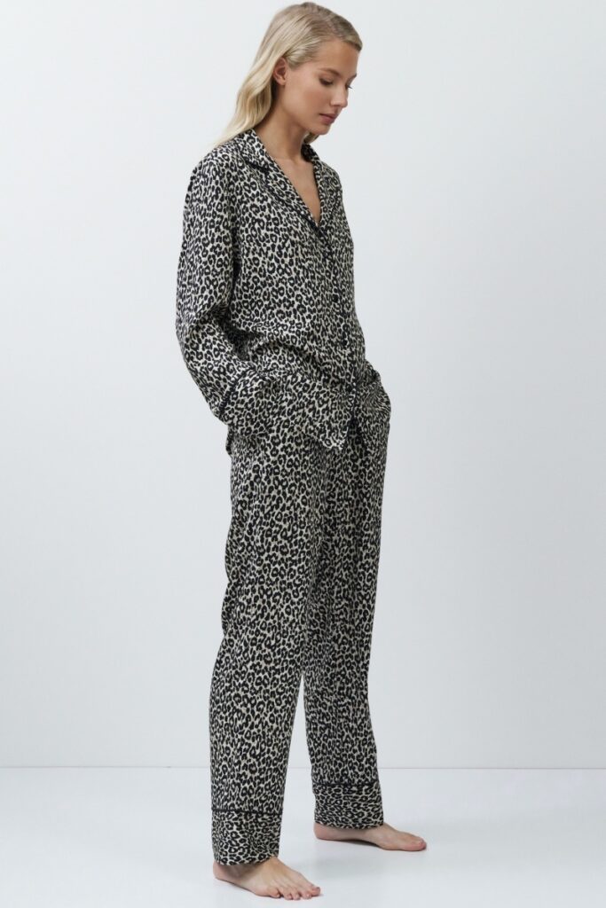 sku: LEONA | Brand: Aruelle  | Size: XSmall Small Medium Large XLarge XXLarge  | Colors: Леопард  | Бренды Aruelle | Домашняя одежда Пижамы | Title: Пижама с брюками LEONA