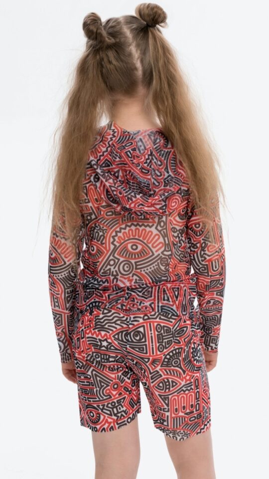 sku: 25002535 | Brand: RoDaSoleil  | Size: 104 110 116 122 128 134 140 146 152 158  | Colors: Цветной  | Бренды RoDaSoleil | Детские купальники | Title: Футболка DOODLING с капюшоном