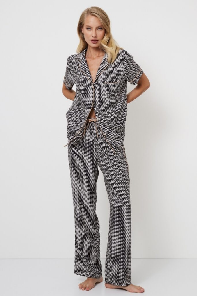 sku: ISOLDA | Brand: Aruelle  | Size: XSmall Small Medium Large XLarge XXLarge  | Colors: Графит  | Бренды Aruelle | Домашняя одежда Пижамы | Title: Пижама с брюками ISOLDA