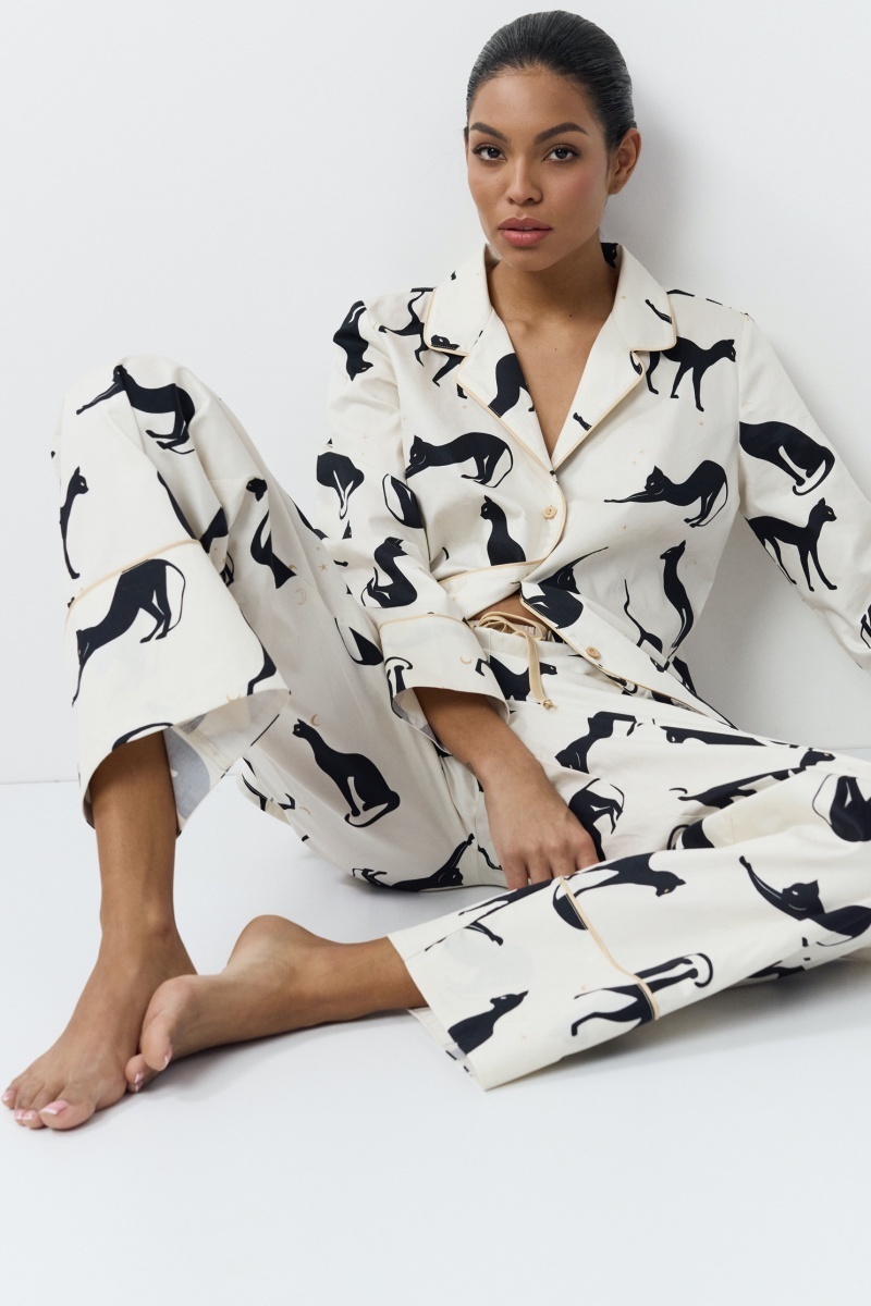 sku: NYRA | Brand: Aruelle  | Size: XSmall Small Medium Large XLarge XXLarge  | Colors: Кремовый/Черный  | Бренды Aruelle | Домашняя одежда Пижамы | Title: Пижама с брюками NYRA