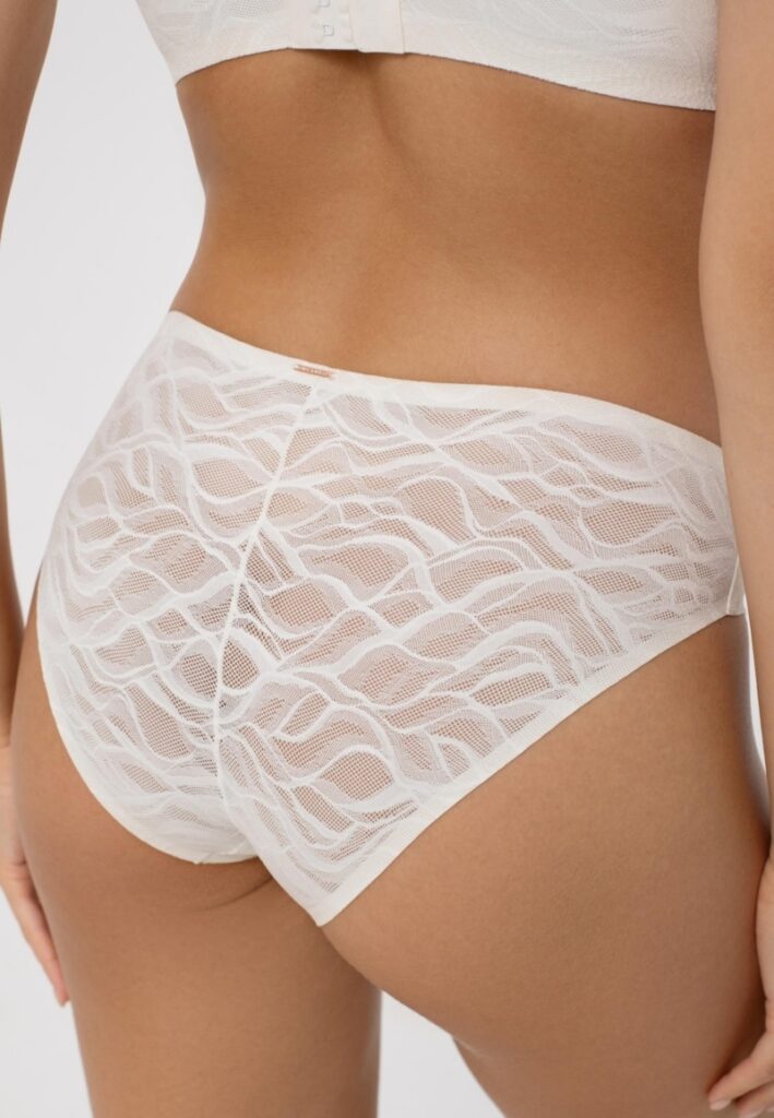 sku: S25-1093-O2-BZO-SZ | Brand: Marc Andre  | Size: 36 38 40 42 44 46  | Colors: Белый  | Бренды Marc&Andre | Трусы Нижнее белье Бразильяна | Title: Бразильяна LACY SKIN