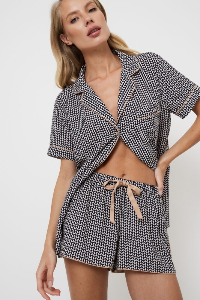 sku: ISOLDA | Brand: Aruelle  | Size: XSmall Small Medium Large XLarge XXLarge  | Colors: Графит  | Бренды Aruelle | Домашняя одежда Пижамы | Title: Пижама с шортами ISOLDA