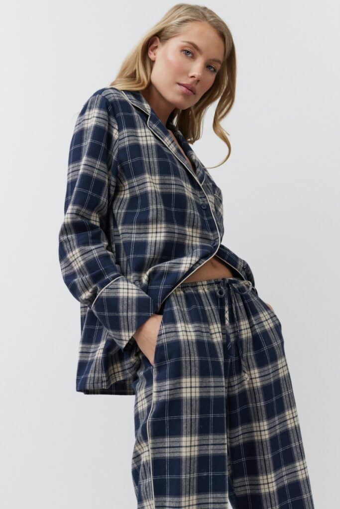 sku: LAURENCE | Brand: Aruelle  | Size: XSmall Small Medium Large XLarge XXLarge  | Colors: Синий/Бежевый  | Бренды Aruelle | Домашняя одежда Пижамы | Title: Пижама с брюками LAURENCE