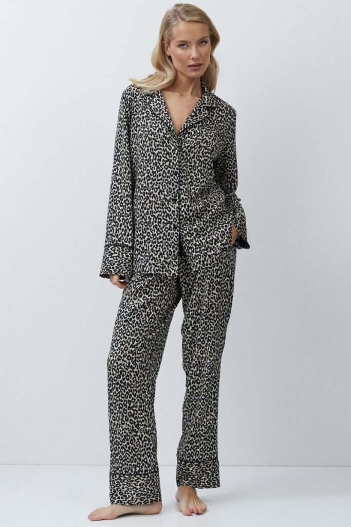 sku: LEONA | Brand: Aruelle  | Size: XSmall Small Medium Large XLarge XXLarge  | Colors: Леопард  | Бренды Aruelle | Домашняя одежда Пижамы | Title: Пижама с брюками LEONA