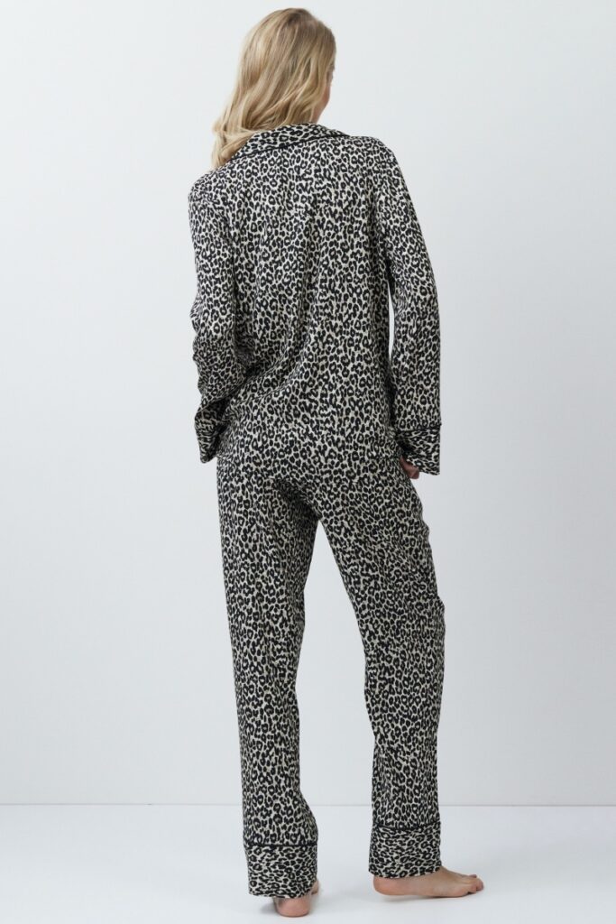 sku: LEONA | Brand: Aruelle  | Size: XSmall Small Medium Large XLarge XXLarge  | Colors: Леопард  | Бренды Aruelle | Домашняя одежда Пижамы | Title: Пижама с брюками LEONA