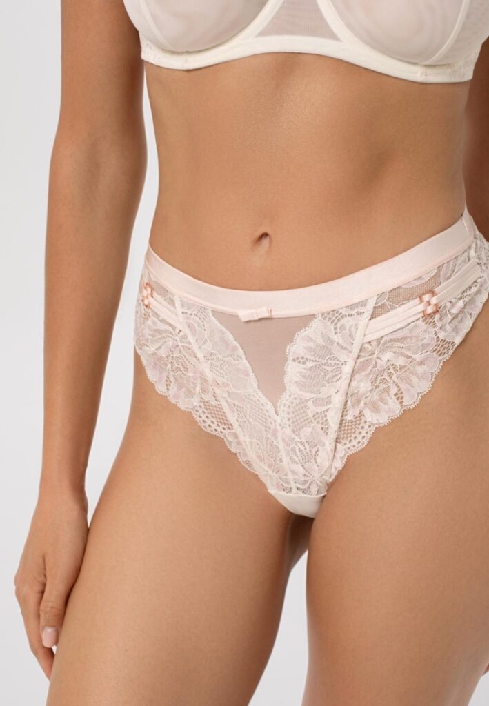 sku: S25-0291-O2-STL-LZ | Brand: Marc Andre  | Size: 36 38 40 42 44  | Colors: Айвори  | Бренды Marc&Andre | Трусы Нижнее белье Стринги | Title: Стринги DEVOTION
