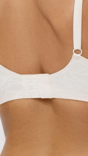 sku: S25-1054-01-TRS-SY | Brand: Marc Andre  | Size: 36 38 40 42 44  | Colors: Белый  | Бренды Marc&Andre | Бюстгальтер Нижнее белье Бескаркасный | Title: Бюстгальтер LACY SKIN