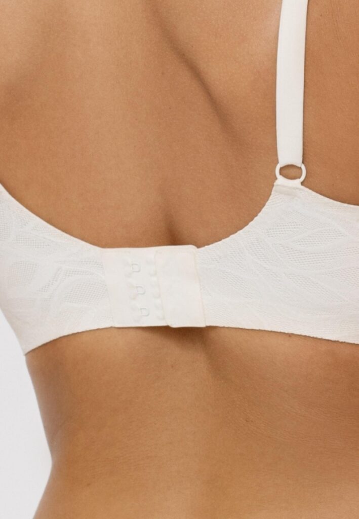 sku: S25-1054-01-TRS-SY | Brand: Marc Andre  | Size: 36 38 40 42 44  | Colors: Белый  | Бренды Marc&Andre | Бюстгальтер Нижнее белье Бескаркасный | Title: Бюстгальтер LACY SKIN