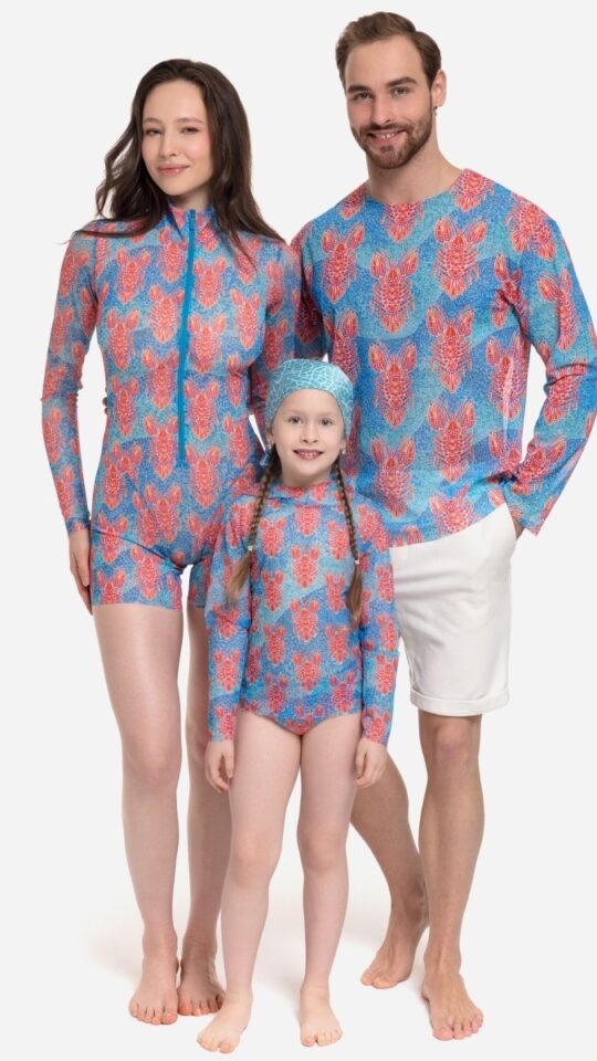 sku: 25002552 | Brand: RoDaSoleil  | Size: 104 110 116 122 128 134 140 146 152 158  | Colors: Цветной  | Бренды RoDaSoleil | Детские купальники | Title: Футболка ОМАР ПАТТЕРН с капюшоном