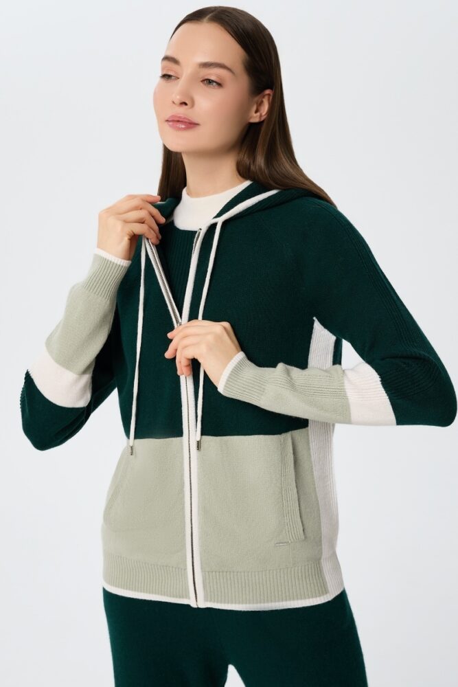 sku: W25-00CH0714 | Brand: Marc Andre  | Size: 36 38 40 42 44 46  | Colors: Зеленый  | Бренды Marc&Andre | Кашемир Джемперы | Title: Джемпер на молнии с капюшоном URBAN BLOCK