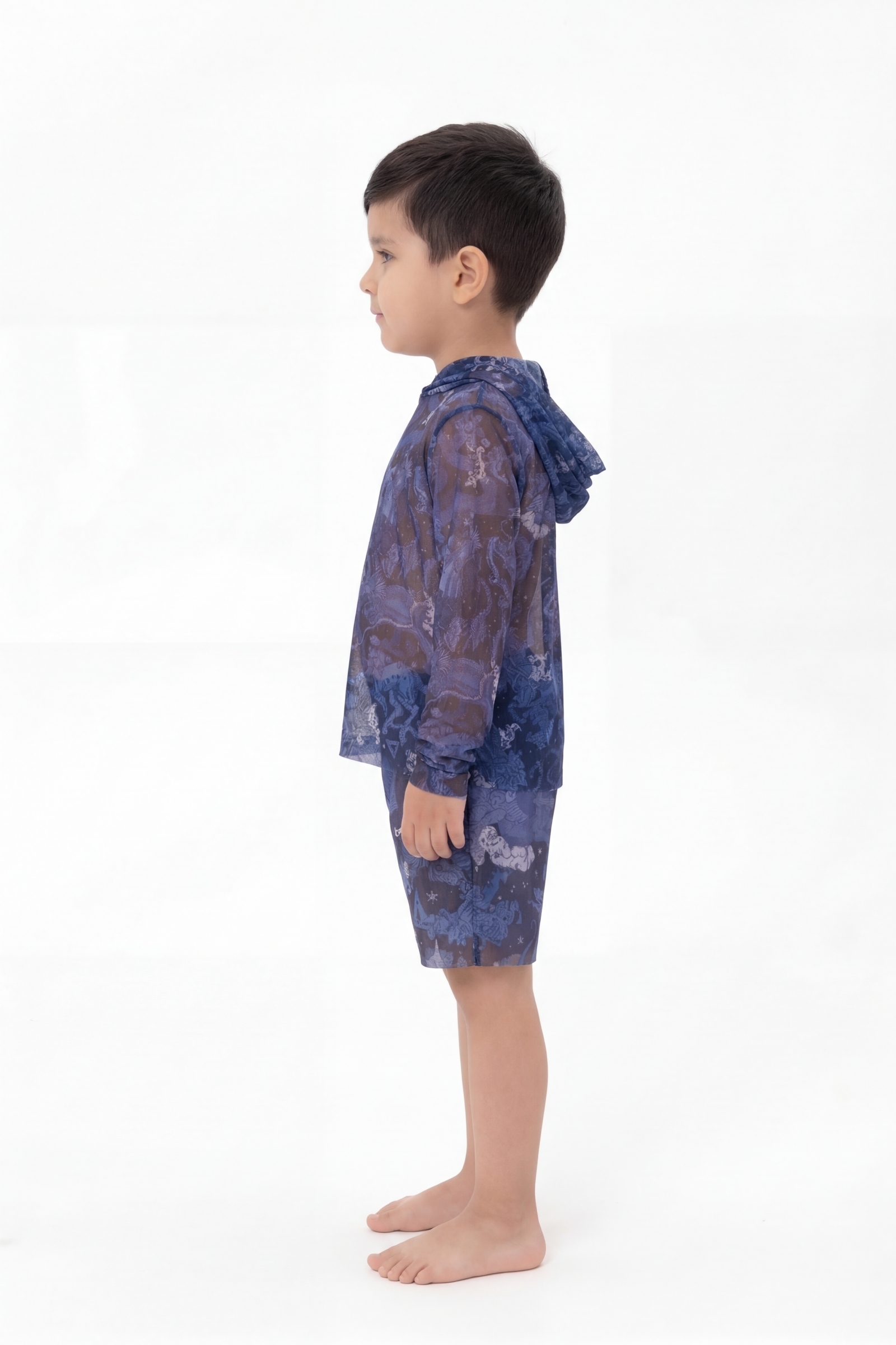 sku: 26002553 | Brand: RoDaSoleil  | Size: 104 110 116 122 128 134 140 146 152 158  | Colors: Цветной  | Бренды RoDaSoleil | Детские купальники | Title: Футболка ЧЕРНИЧНЫЕ НОЧИ с капюшоном