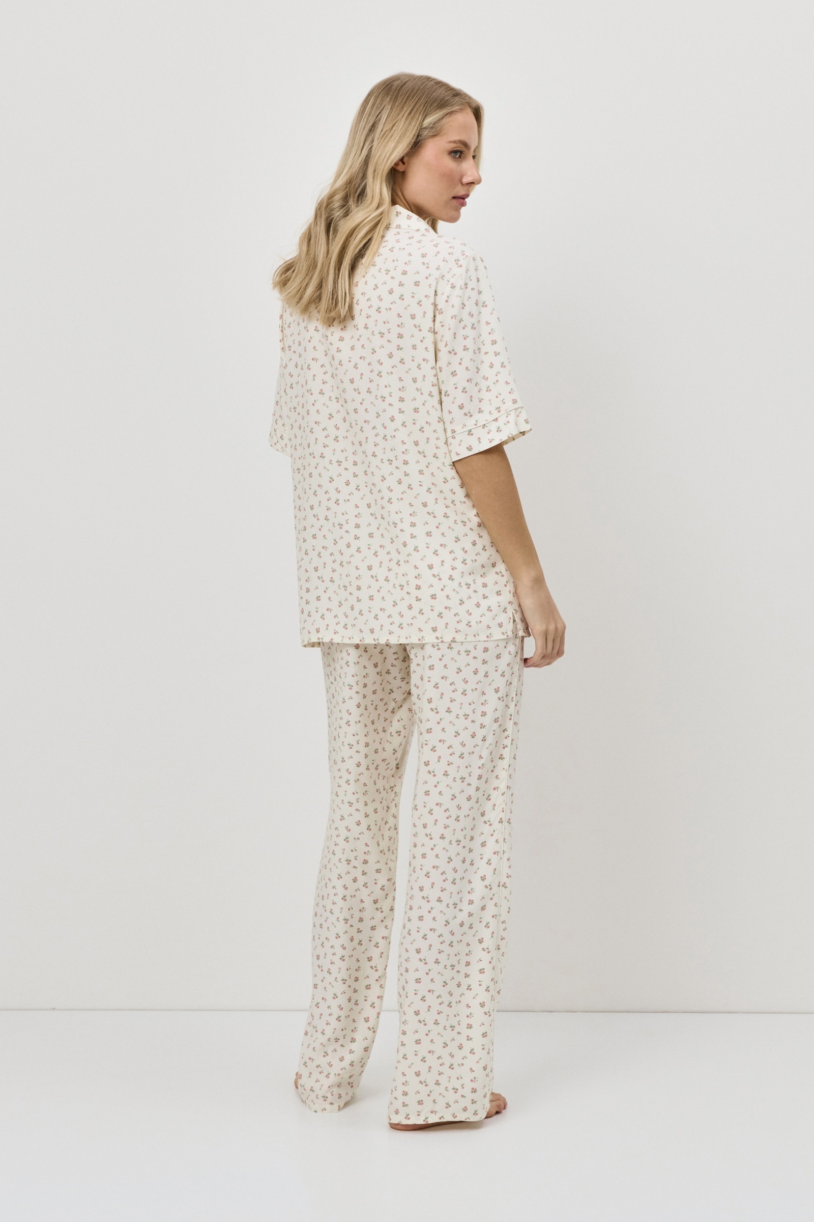 sku: CAPRIELLE | Brand: Aruelle | Size: XSmall Small Medium Large XLarge XXLarge | Colors: Бледно-Желтый | Бренды Aruelle | Домашняя одежда Пижамы | Title: Пижама с брюками CAPRIELLE