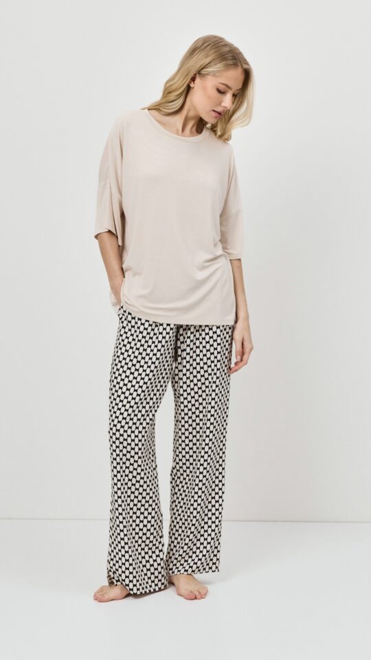 sku: VEDA | Brand: Aruelle  | Size: XSmall Small Medium Large XLarge XXLarge  | Colors: Песочный/Черный  | Бренды Aruelle | Домашняя одежда Пижамы | Title: Пижама с брюками VEDA