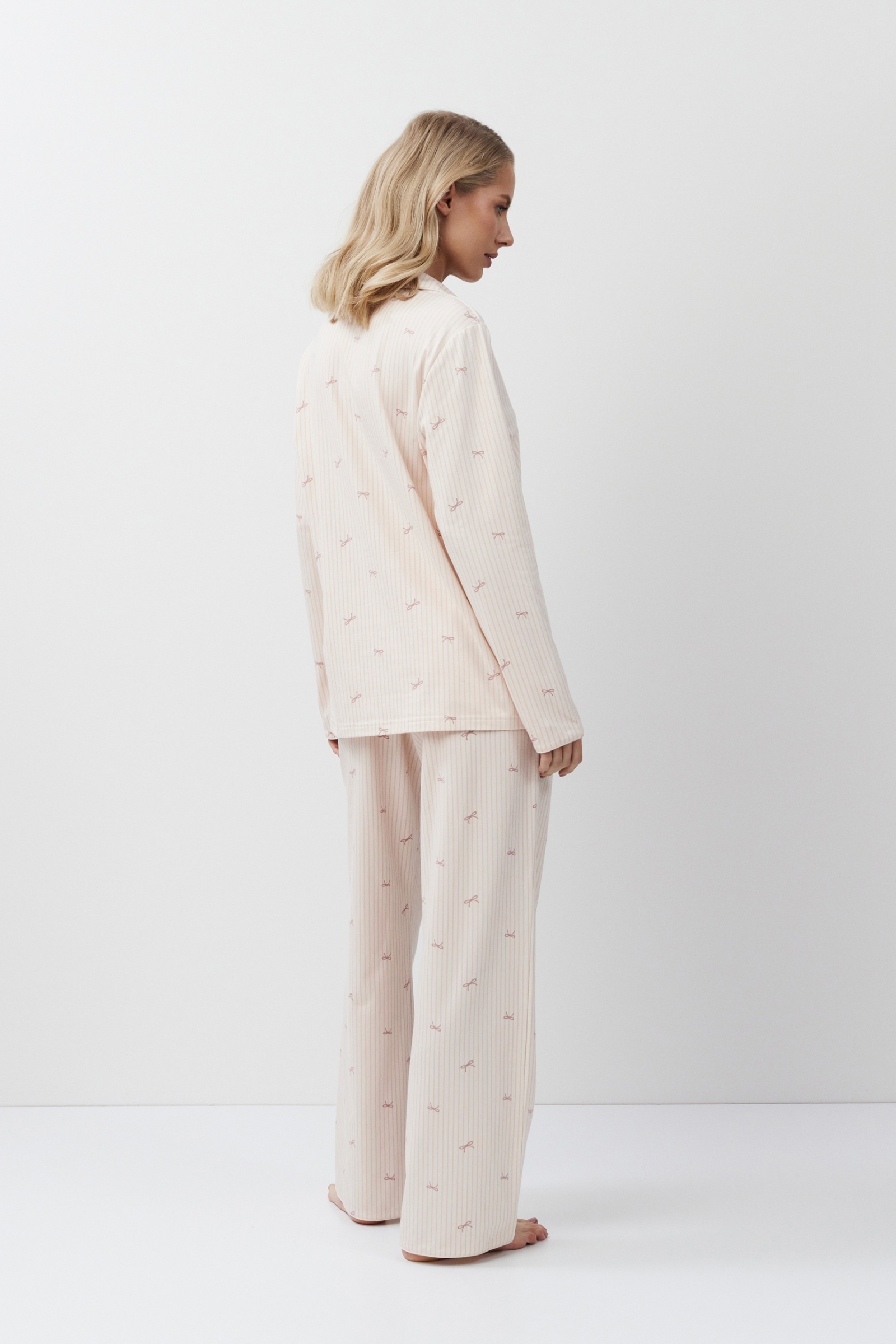 sku: YVETTE | Brand: Aruelle  | Size: XSmall Small Medium Large XLarge XXLarge  | Colors: Персиковый  | Бренды Aruelle | Домашняя одежда Пижамы | Title: Пижама с брюками YVETTE