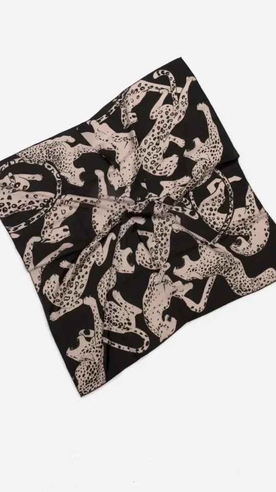 sku: ПА2526 | Brand: RoDaSoleil  | Size: 70x70  | Colors: Цветной  | Бренды RoDaSoleil | Аксессуары | Title: Платок ДИКАЯ КОШКА