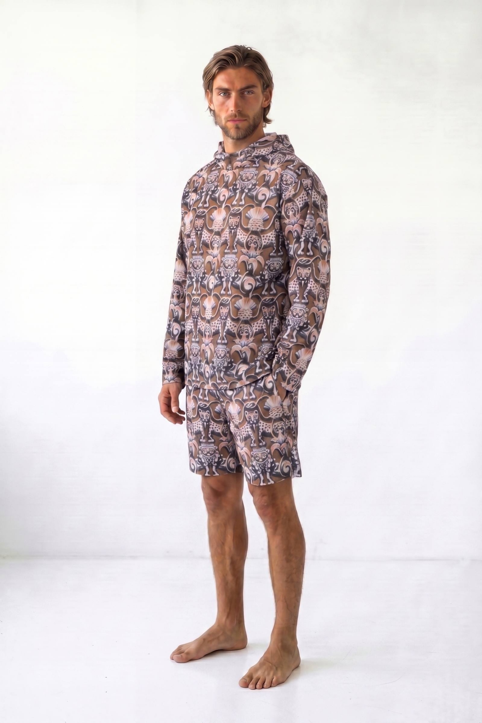 sku: 26003214 | Brand: RoDaSoleil  | Size: Small Medium Large XLarge XXLarge  | Colors: Цветной  | Бренды RoDaSoleil | Мужская коллекция Пляжная одежда | Title: Футболка СРЕДНЕВЕКОВЬЕ Коричневый с капюшоном