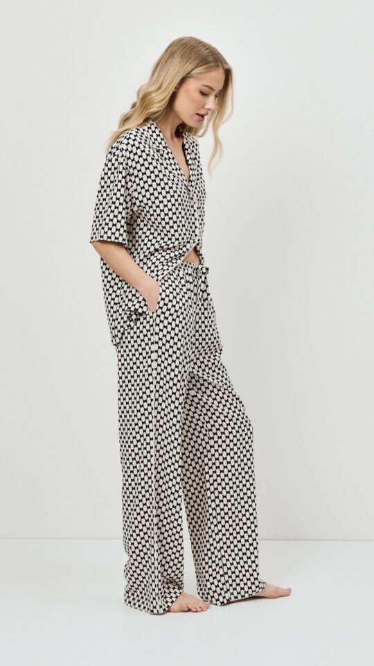 sku: VESPER | Brand: Aruelle  | Size: XSmall Small Medium Large XLarge XXLarge  | Colors: Черный/Песочный  | Бренды Aruelle | Домашняя одежда Пижамы | Title: Пижама с брюками VESPER