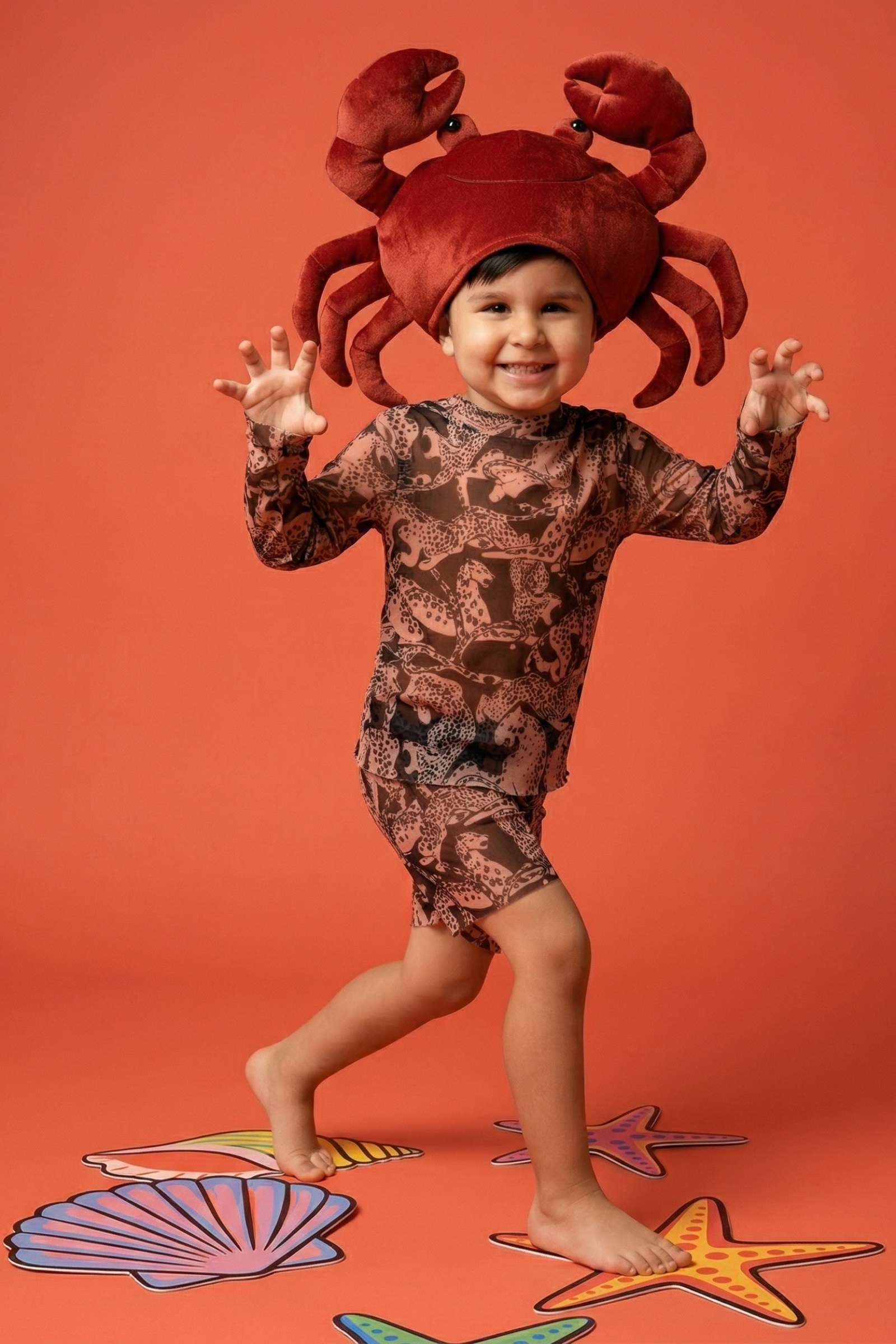 sku: 26002526 | Brand: RoDaSoleil  | Size: 104 110 116 122 128 134 140 146 152 158  | Colors: Цветной  | Бренды RoDaSoleil | Детские купальники | Title: Футболка ДИКАЯ КОШКА с капюшоном