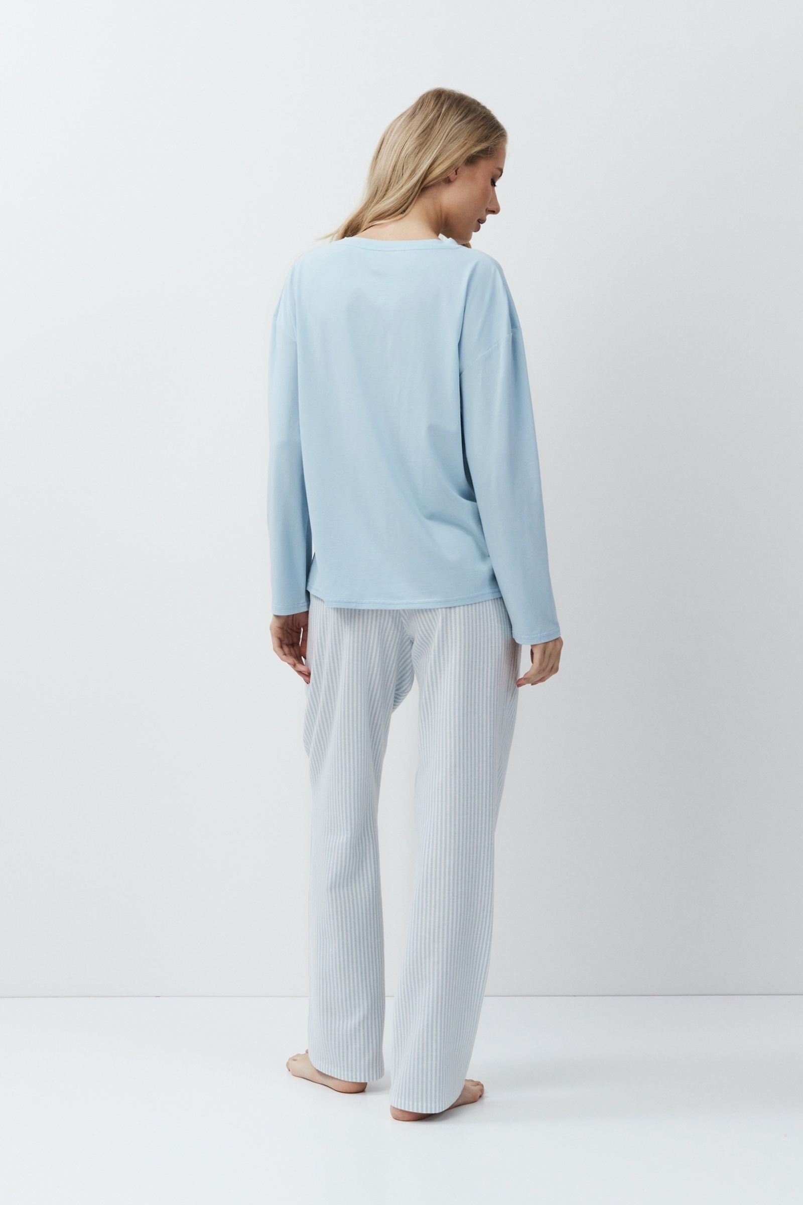 sku: BONNIE | Brand: Aruelle | Size: XSmall Small Medium Large XLarge XXLarge | Colors: Голубой | Бренды Aruelle | Домашняя одежда Пижамы | Title: Пижама с брюками BONNIE