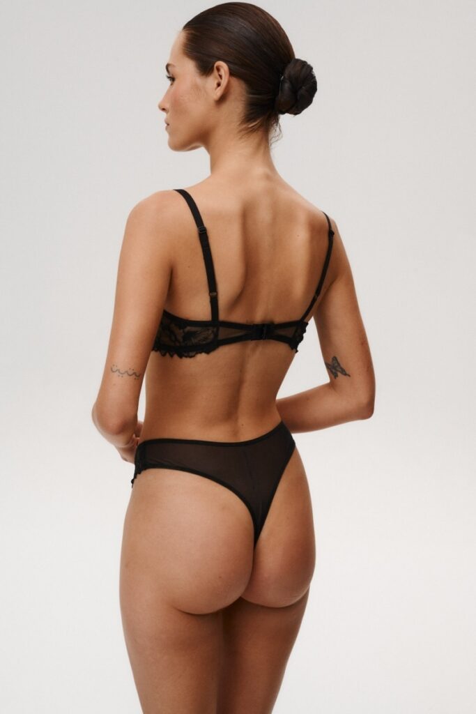 sku: 1032 | Brand: Undress Code  | Size: Small Medium Large  | Colors: Черный  | Бренды Undress Code | Трусы Нижнее белье Стринги | Title: Стринги CHANTILLY