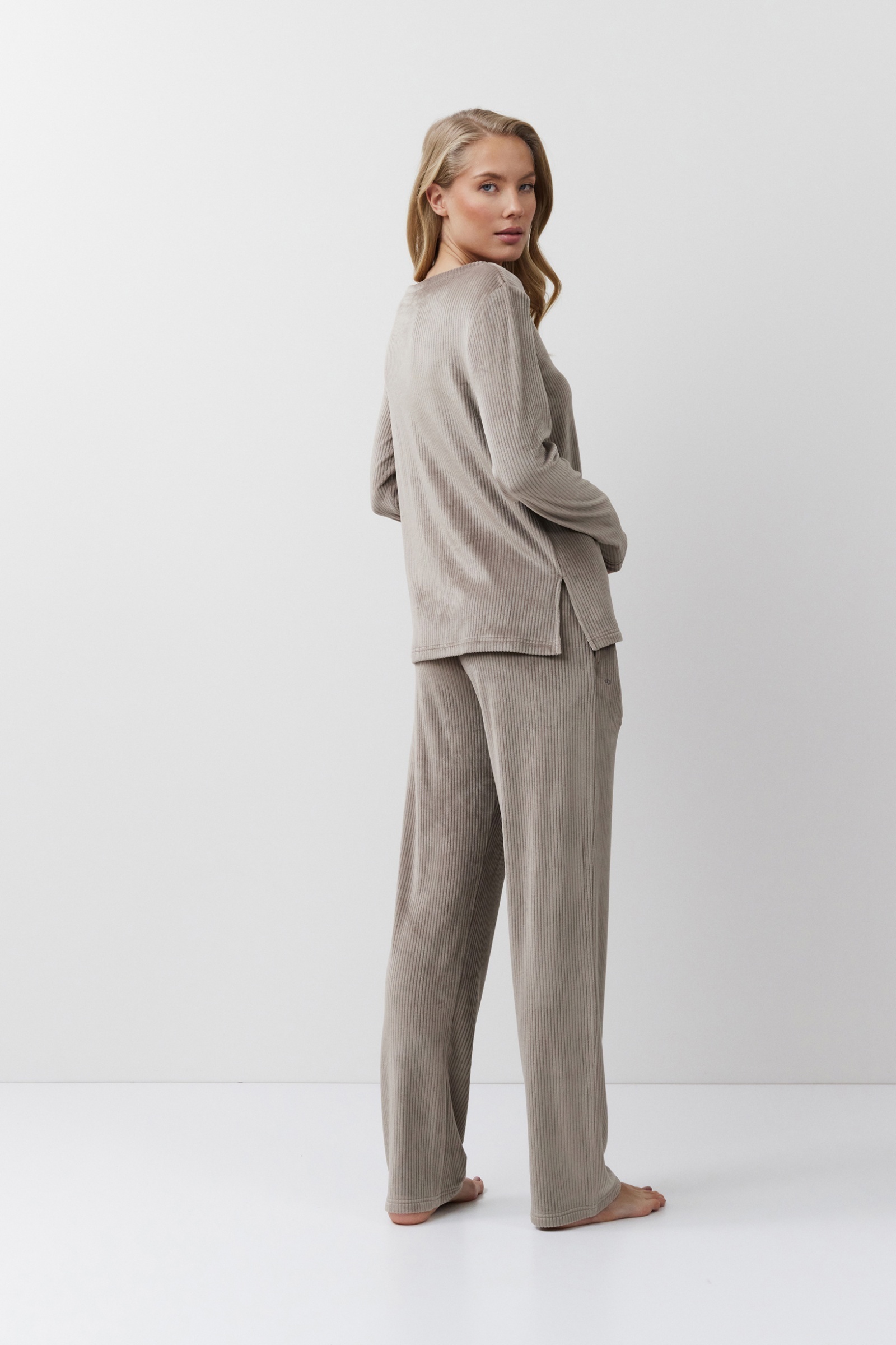 sku: CAPUCINE SET SOFT | Brand: Aruelle | Size: XSmall Small Medium Large XLarge XXLarge | Colors: Капучино | Бренды Aruelle | Домашняя одежда Костюмы | Title: Комплект с брюками CAPUCINE SET SOFT