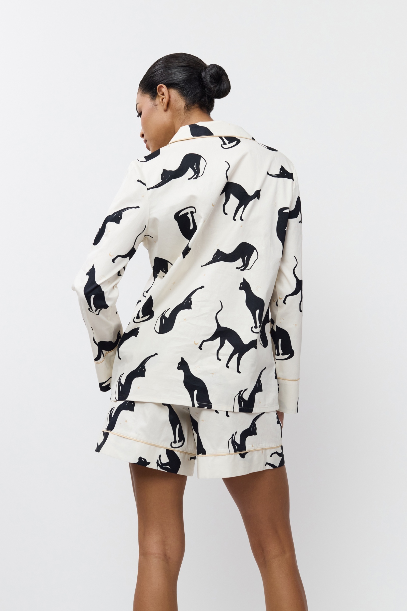 sku: NYRA | Brand: Aruelle  | Size: XSmall Small Medium Large XLarge XXLarge  | Colors: Кремовый/Черный  | Бренды Aruelle | Домашняя одежда Пижамы | Title: Пижама с шортами NYRA