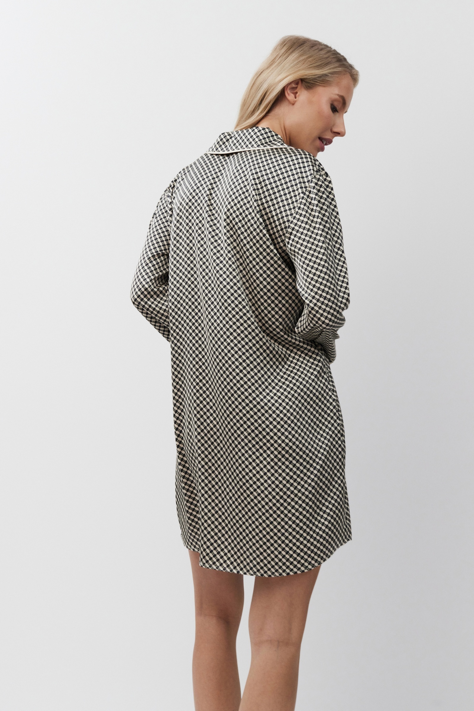 sku: ROMIE | Brand: Aruelle  | Size: XSmall Small Medium Large XLarge XXLarge  | Colors: Черный/Бежевый  | Бренды Aruelle | Домашняя одежда Сорочки | Title: Сорочка ROMIE