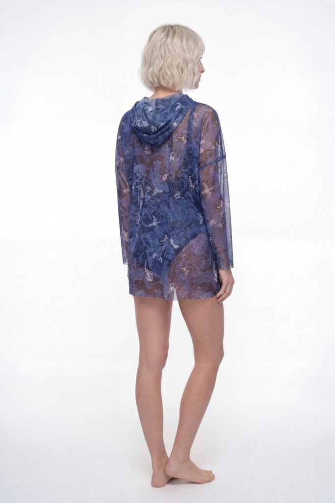 sku: 26004553 | Brand: RoDaSoleil  | Size: L/XL S/M  | Colors: Цветной  | Бренды RoDaSoleil | Пляжная одежда | Title: Футболка ЧЕРНИЧНЫЕ НОЧИ с капюшоном