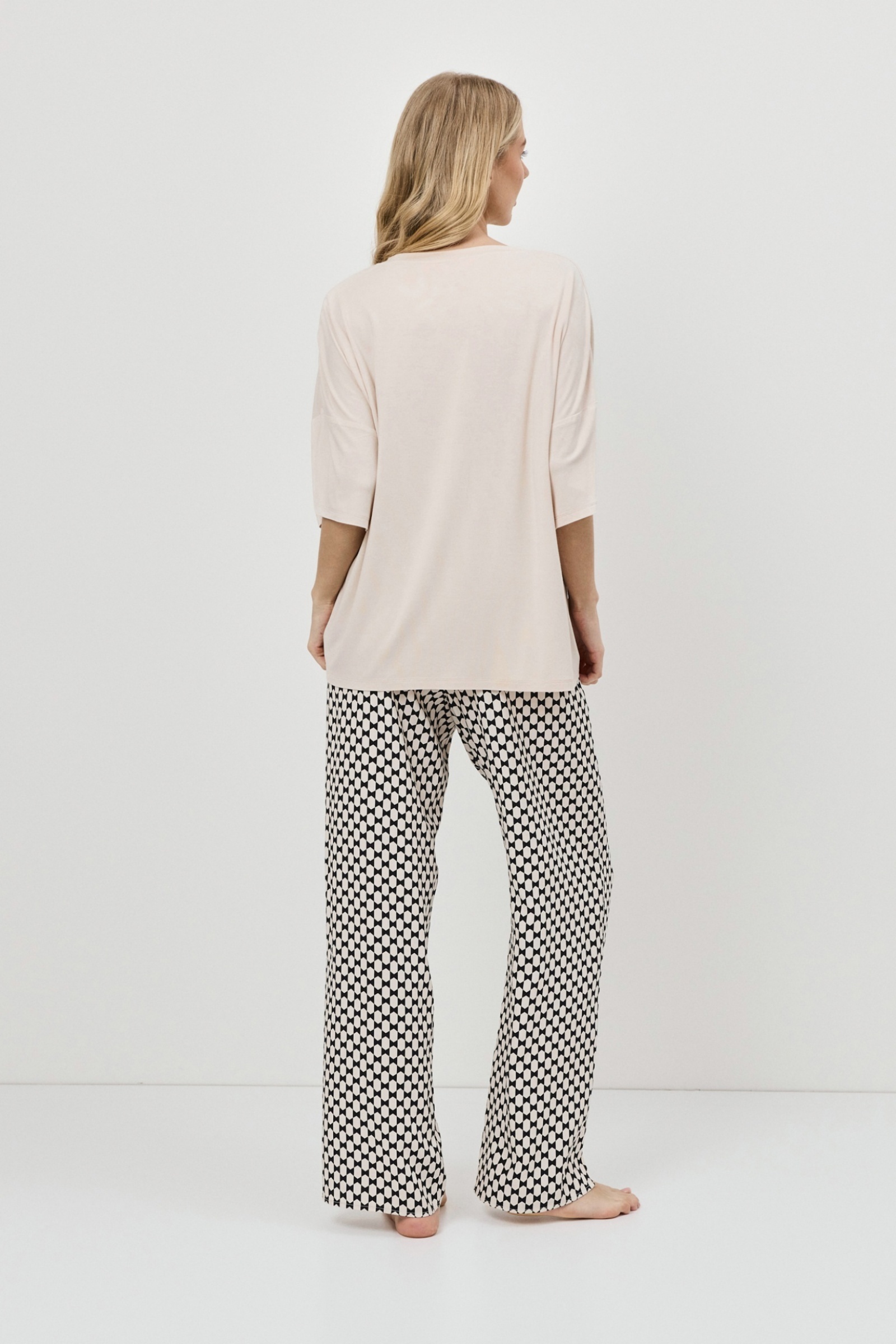 sku: VEDA | Brand: Aruelle  | Size: XSmall Small Medium Large XLarge XXLarge  | Colors: Песочный/Черный  | Бренды Aruelle | Домашняя одежда Пижамы | Title: Пижама с брюками VEDA