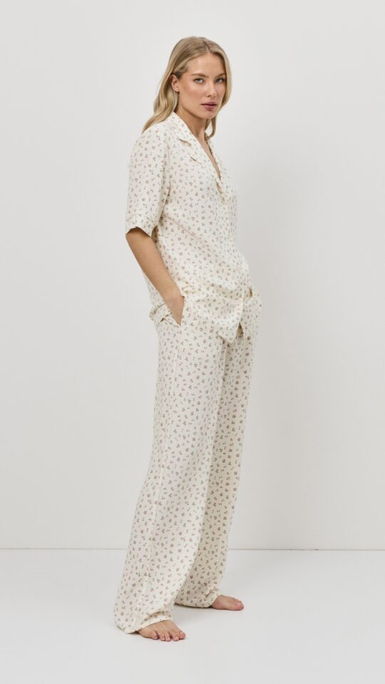 sku: CAPRIELLE | Brand: Aruelle  | Size: XSmall Small Medium Large XLarge XXLarge  | Colors: Бледно-Желтый  | Бренды Aruelle | Домашняя одежда Пижамы | Title: Пижама с брюками CAPRIELLE