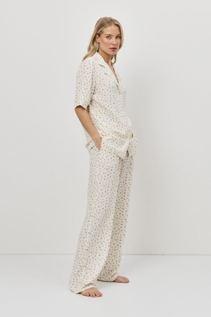 sku: CAPRIELLE | Brand: Aruelle  | Size: XSmall Small Medium Large XLarge XXLarge  | Colors: Бледно-Желтый  | Бренды Aruelle | Домашняя одежда Пижамы | Title: Пижама с брюками CAPRIELLE