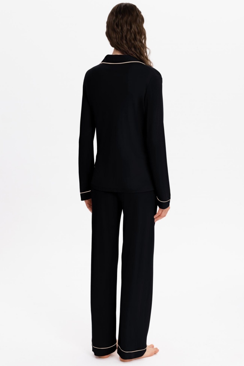 sku: W22-00SV400 | Brand: Marc Andre  | Size: 38 40 42 44 46  | Colors: Черный  | Бренды Marc&Andre | Домашняя одежда Пижамы | Title: Пижама с брюками TRUE ROMANCE