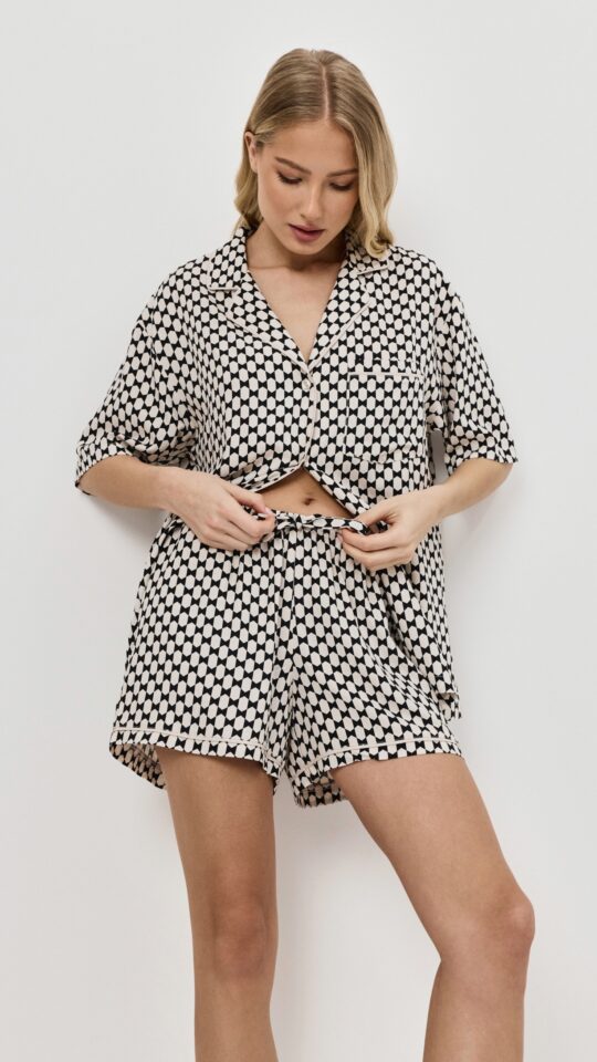 sku: VESPER | Brand: Aruelle  | Size: XSmall Small Medium Large XLarge XXLarge  | Colors: Черный/Песочный  | Бренды Aruelle | Домашняя одежда Пижамы | Title: Пижама с шортами VESPER