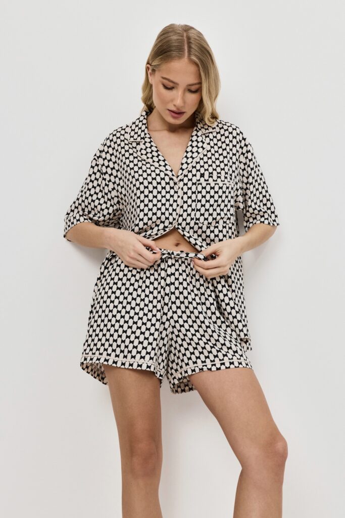 sku: VESPER | Brand: Aruelle  | Size: XSmall Small Medium Large XLarge XXLarge  | Colors: Черный/Песочный  | Бренды Aruelle | Домашняя одежда Пижамы | Title: Пижама с шортами VESPER