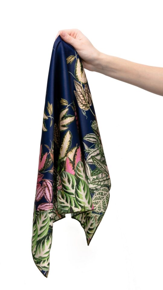 sku: ПА2376 | Brand: RoDaSoleil  | Size: 70x70  | Colors: Цветной  | Бренды RoDaSoleil | Аксессуары | Title: Платок БОТАНИКА