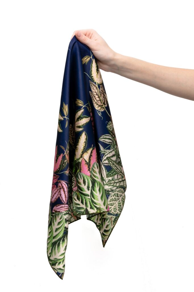 sku: ПА2376 | Brand: RoDaSoleil  | Size: 70x70  | Colors: Цветной  | Бренды RoDaSoleil® | Аксессуары | Title: Платок БОТАНИКА