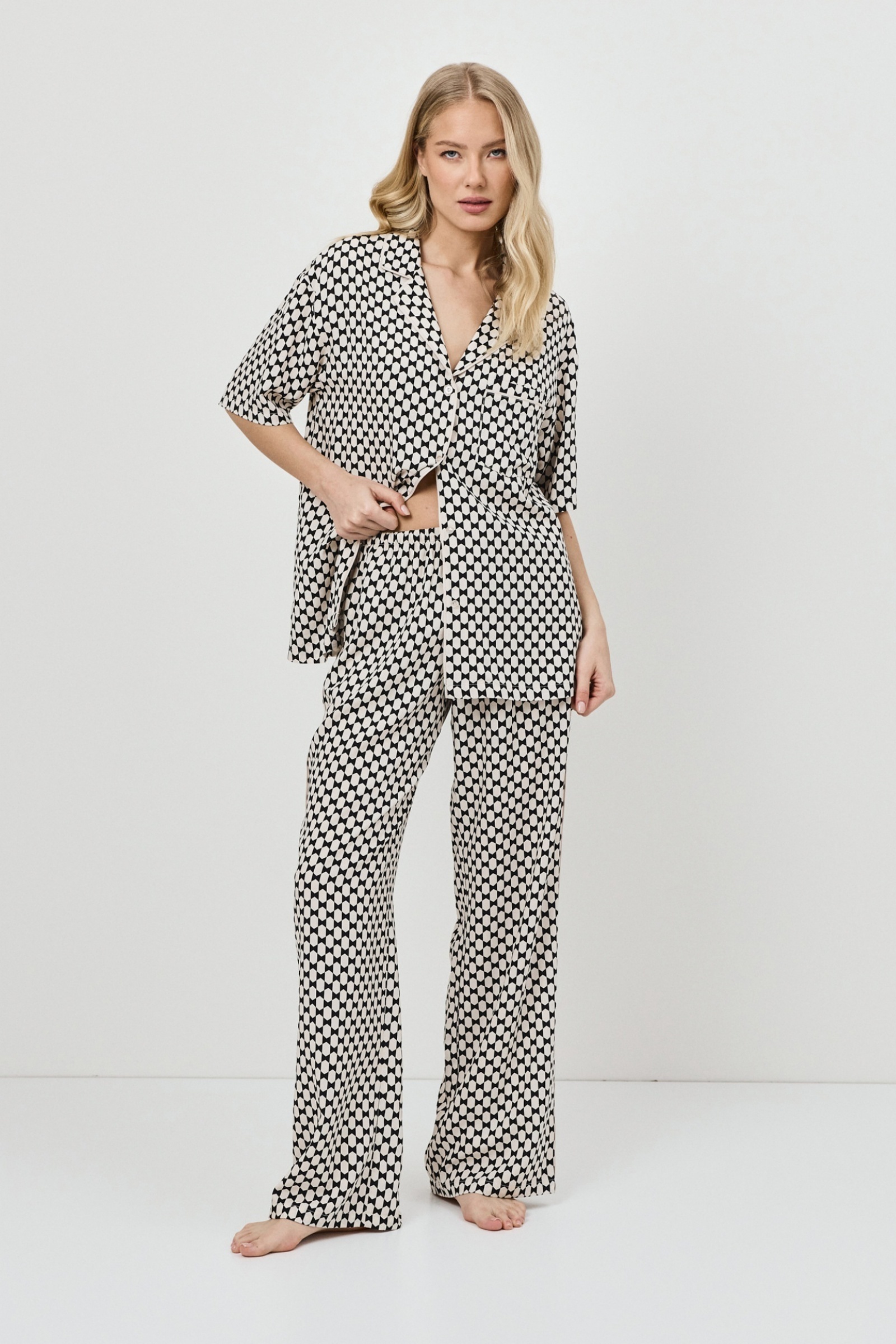 sku: VESPER | Brand: Aruelle  | Size: XSmall Small Medium Large XLarge XXLarge  | Colors: Черный/Песочный  | Бренды Aruelle | Домашняя одежда Пижамы | Title: Пижама с брюками VESPER