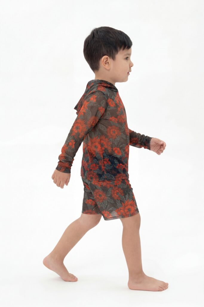 sku: 26002560 | Brand: RoDaSoleil  | Size: 104 110 116 122 128 134 140 146 152 158  | Colors: Цветной  | Бренды RoDaSoleil | Детские купальники | Title: Футболка АРКАН СОЛНЦЕ Оранжевый с капюшоном