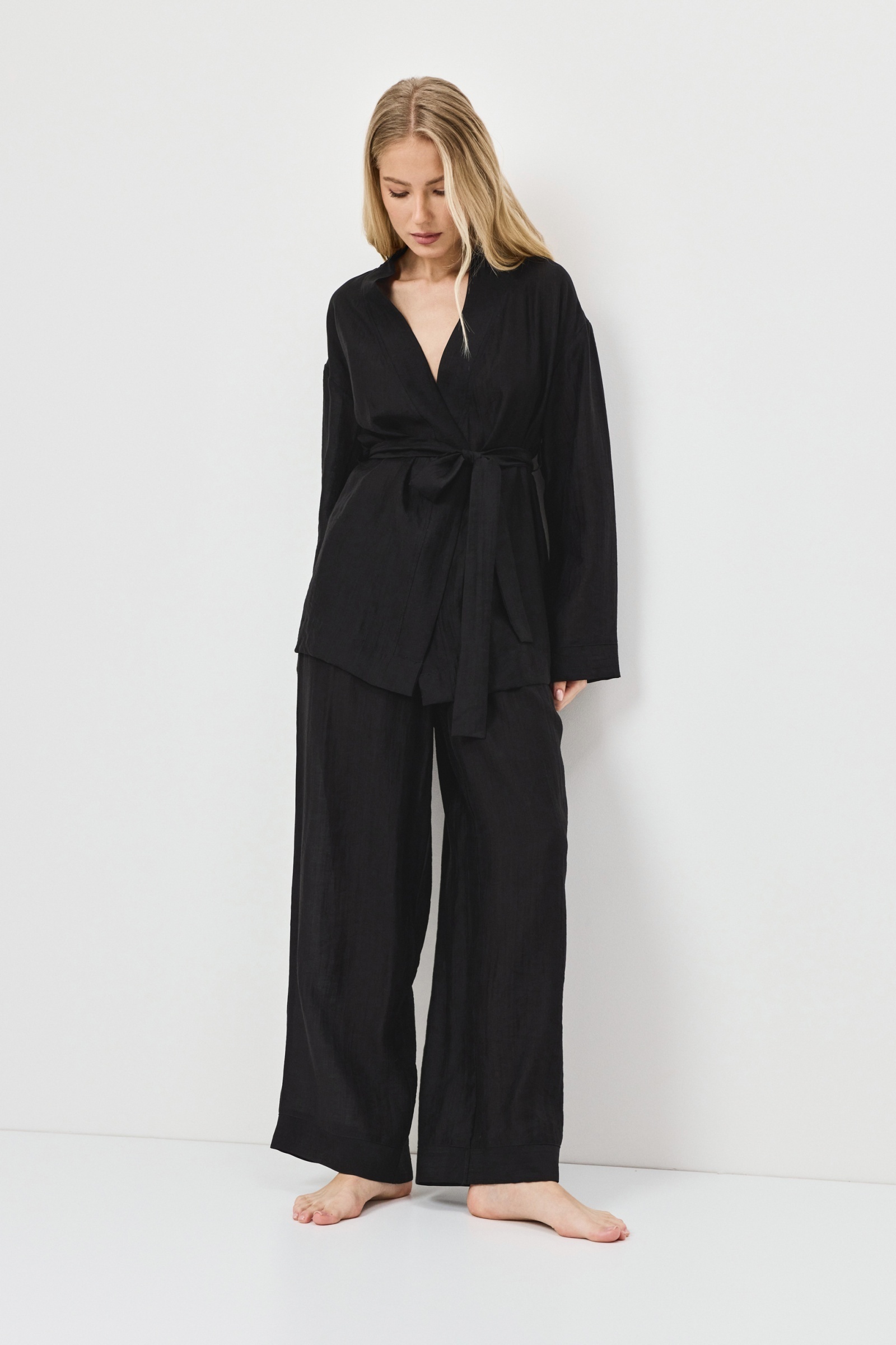 sku: NOIR | Brand: Aruelle  | Size: XSmall Small Medium Large XLarge XXLarge  | Colors: Черный  | Бренды Aruelle | Домашняя одежда Костюмы | Title: Комплект с брюками NOIR