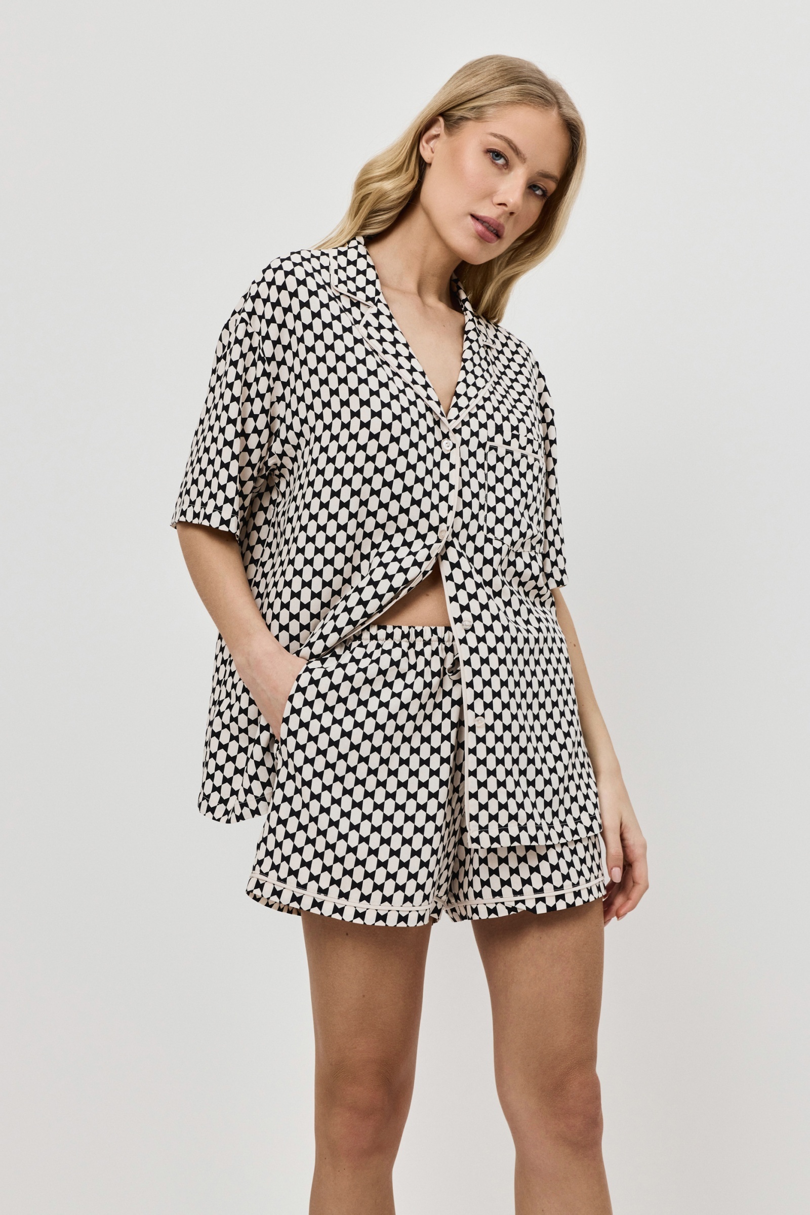 sku: VESPER | Brand: Aruelle  | Size: XSmall Small Medium Large XLarge XXLarge  | Colors: Черный/Песочный  | Бренды Aruelle | Домашняя одежда Пижамы | Title: Пижама с шортами VESPER