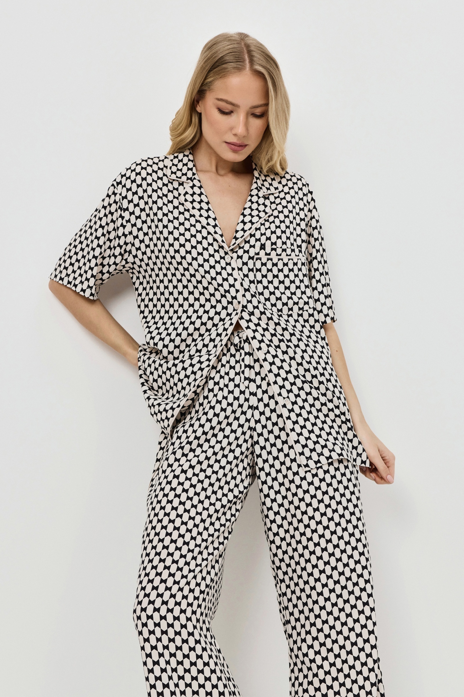 sku: VESPER | Brand: Aruelle  | Size: XSmall Small Medium Large XLarge XXLarge  | Colors: Черный/Песочный  | Бренды Aruelle | Домашняя одежда Пижамы | Title: Пижама с брюками VESPER